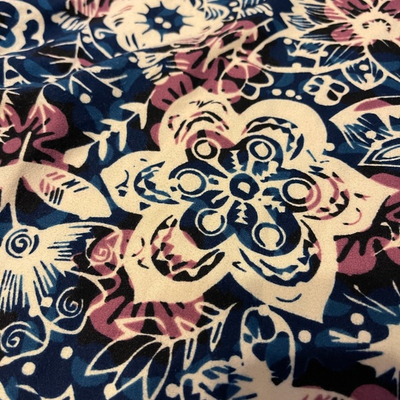 Lularoe floral Irma Medium - Picture 2 of 3